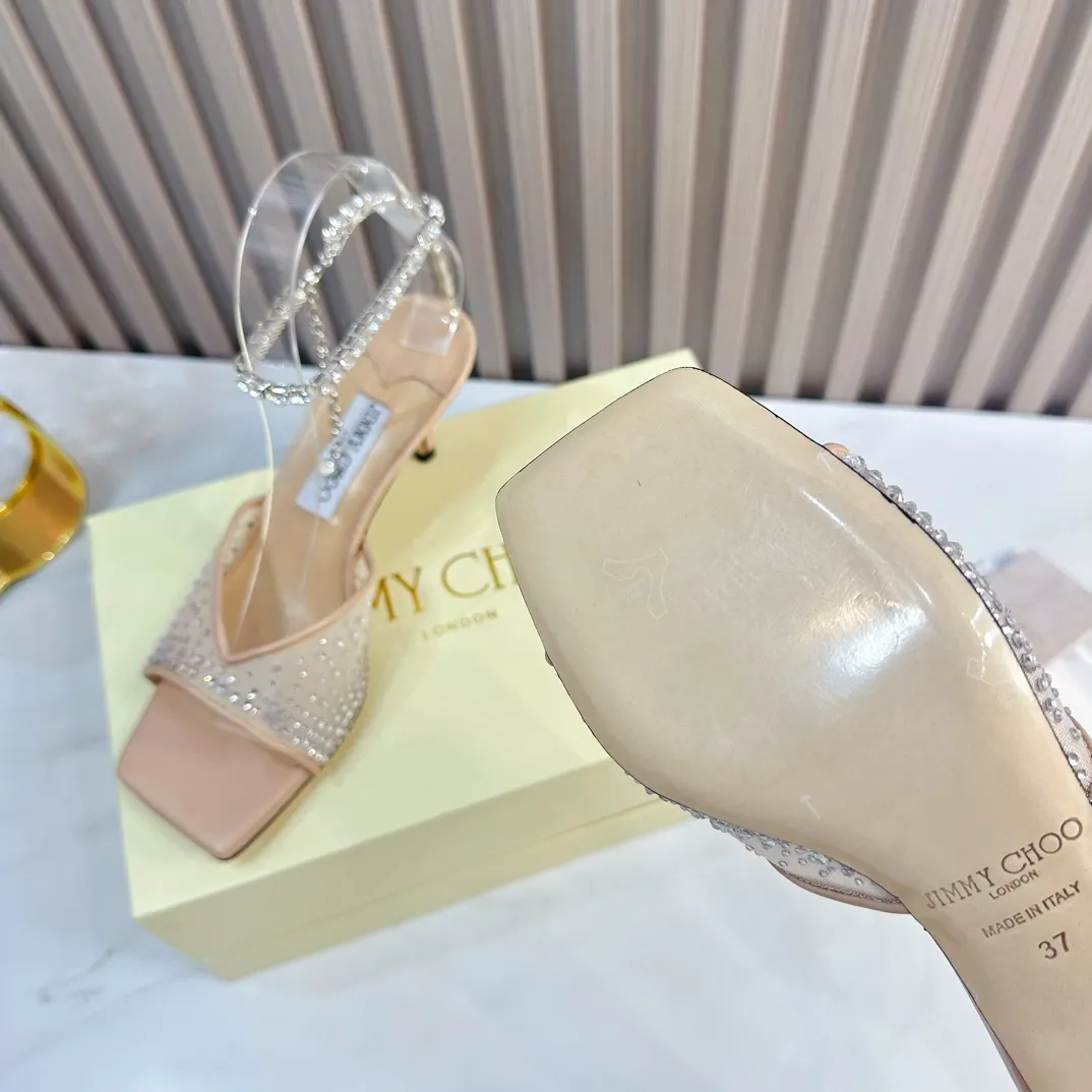 👟👟Ex-factory price 660👟👟 JIMMY CHOO (Jimmy CHOO) 💝💝💝 is a very comprehensive noble fashion lifestyle brand, with a series of women's high-heeled, medium-heeled, flat-heeled sandals with the same strap from major fashion bloggers and celebrities in Hong Kong and the United States.  The Australian pointed toe, round toe and square toe series are simply beautiful. Fall in love with elegance and playful sense of the future. Just by looking at them, you want to own them immediately, but you can really think about a pair of exquisite high heels~~~~~~~~~~~~~~~~~ 💝This series is specially designed for extraordinary and indifferent ladies, thus creating a unique overall effect, Jimmy Choo Design products that inspire women to move forward and show their charm💝💝💝 1⃣️Material: Imported genuine mesh hot diamond 2⃣️Inner: Imported Italian lambskin, super soft and delicate 3⃣️Outsole: Imported Italian original original color genuine leather outsole Heel height 6.5cm (10.0/8.5cm can be made) 4⃣️Code number: 35-39 (34.40.41.42 customized)
